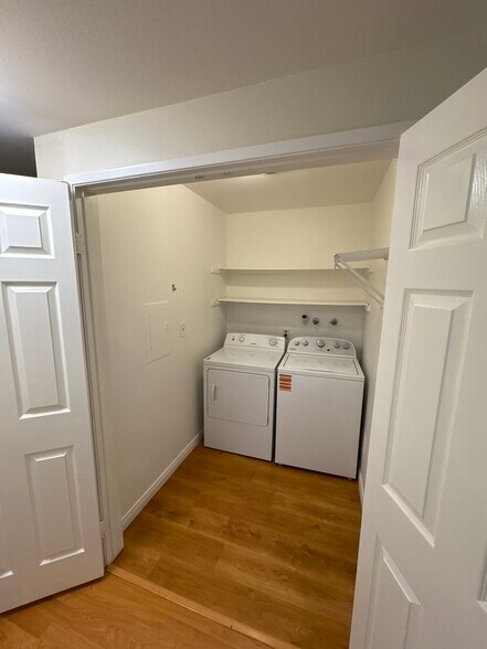 Walk In Laundry Room - 1909 Pelham Ave