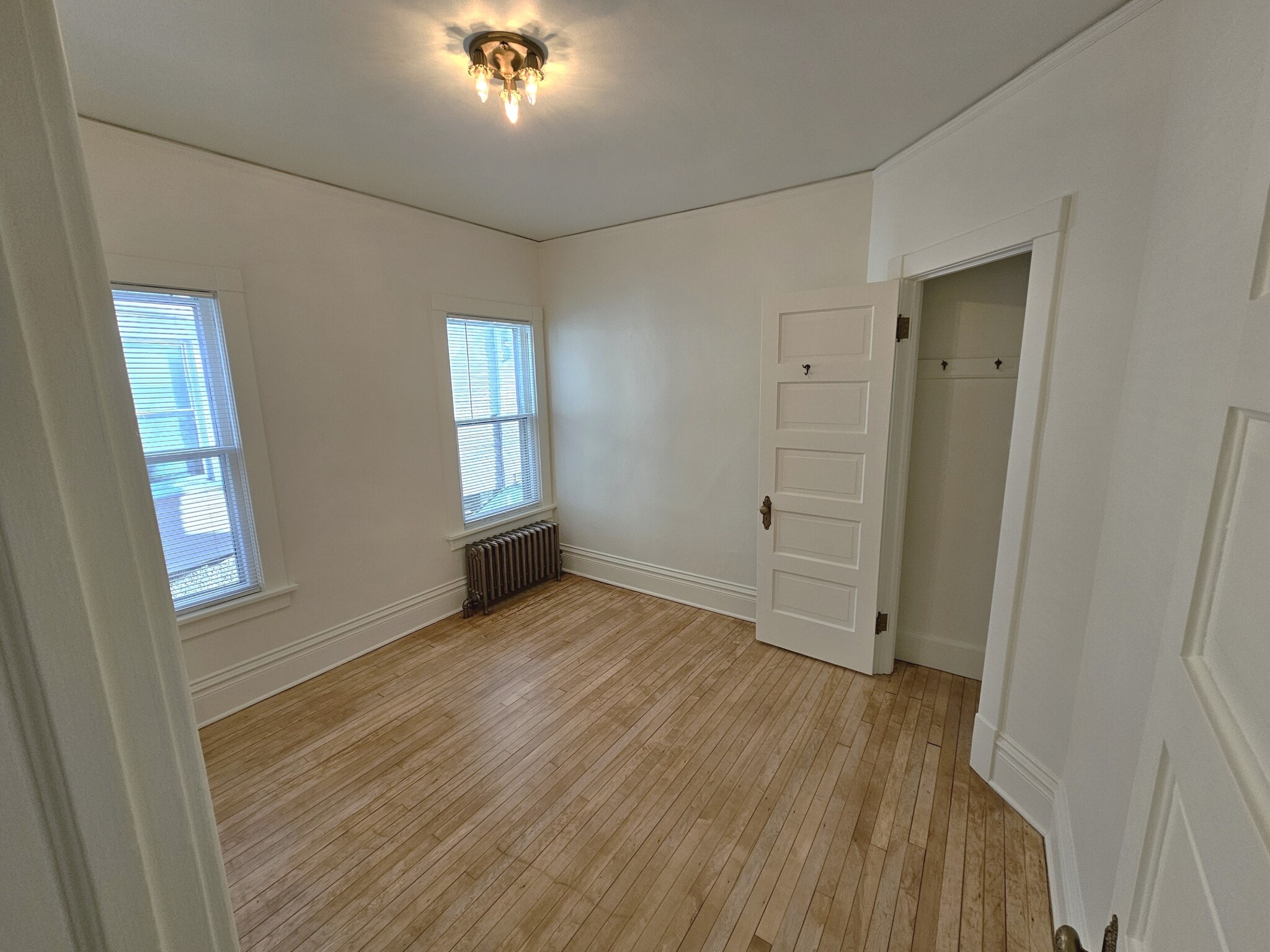 Building Photo - 1902 E Newberry Blvd