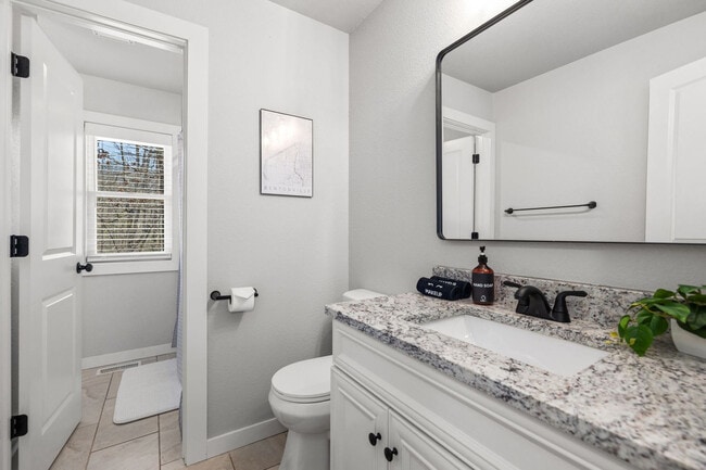 Building Photo - 6 Erith Ln