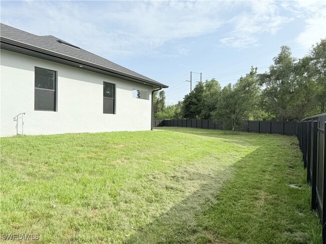 Building Photo - 702 Zemil Ct