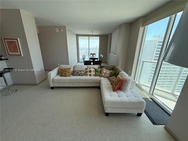 Building Photo - 253 NE 2nd St