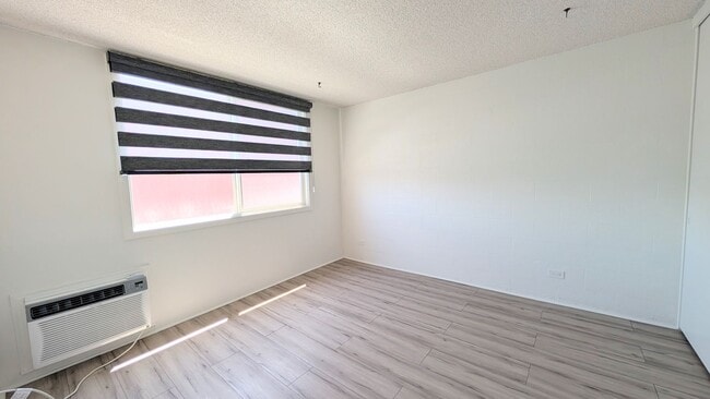 Building Photo - Beautifully Renovated 1/1/1 at Kalakaua Sands