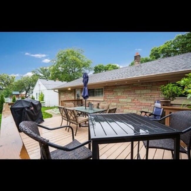 Building Photo - Beautiful 3-bedroom single family home jus...