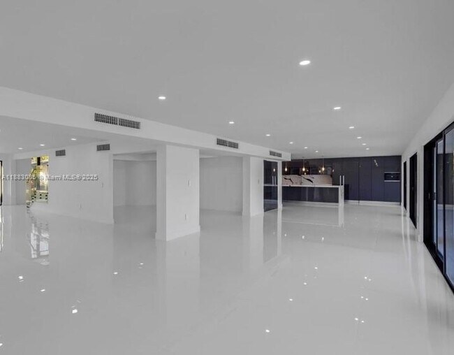 Building Photo - 406 Holiday Dr