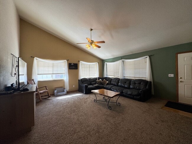 Building Photo - Great Tri-level home in West Loveland