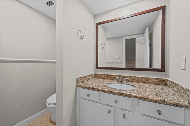 Building Photo - 925 Memorial Village Dr