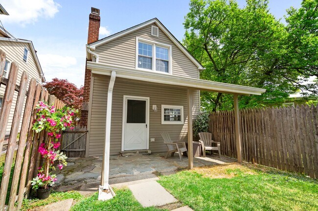 Building Photo - Charming Conshohocken Home | 2 Beds, 2 Baths, Finished Basement, Wine Cellar & 2 Parking Spaces