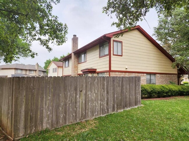 Building Photo - 2122 Braesmeadow Ln