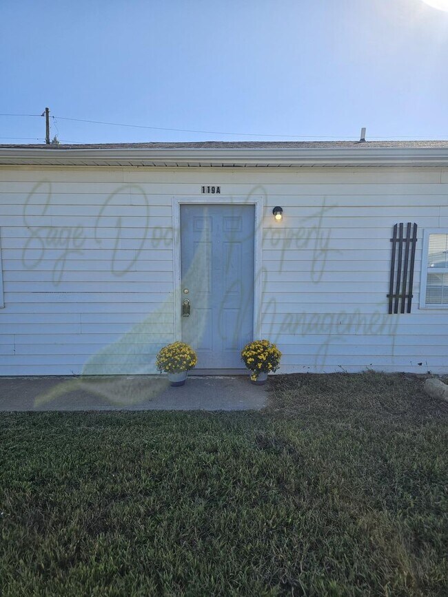 Building Photo - 119 NE State Hwy E