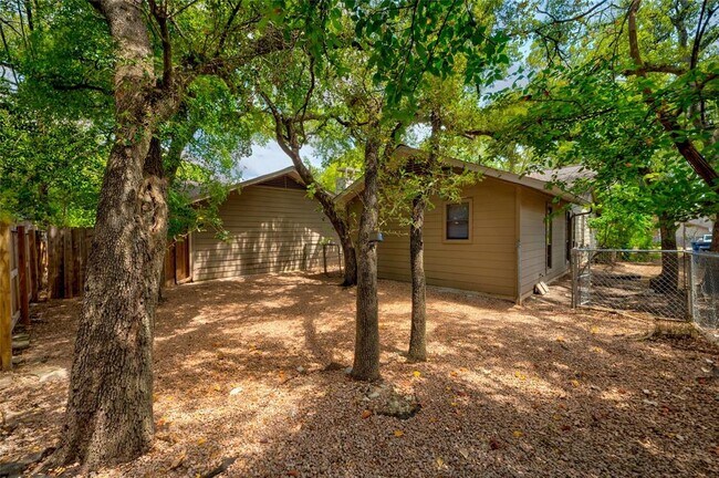 Building Photo - 8506 Mesa Dr