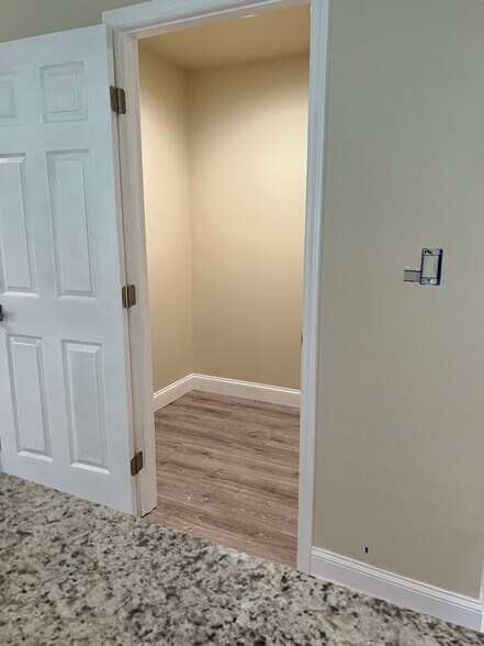 Building Photo - 119 Wilmot Dr