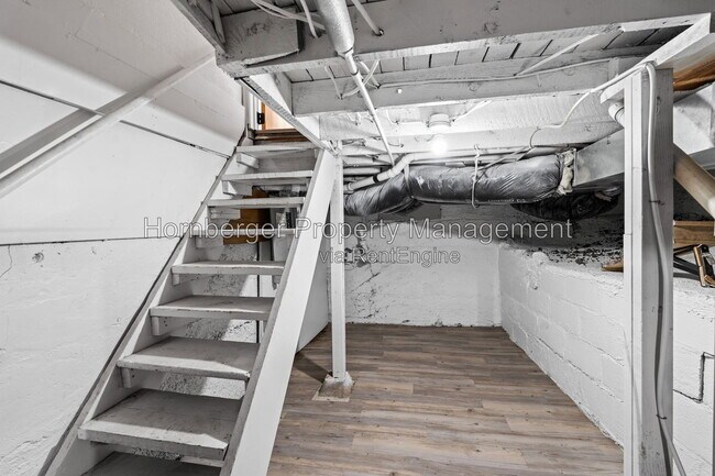 Building Photo - 1327 E Walton Ave