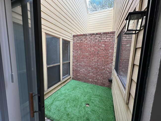 Building Photo - 4738-4740 Berridge Lane