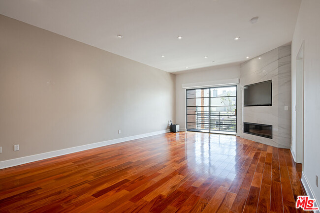 Building Photo - 8788 Shoreham Dr