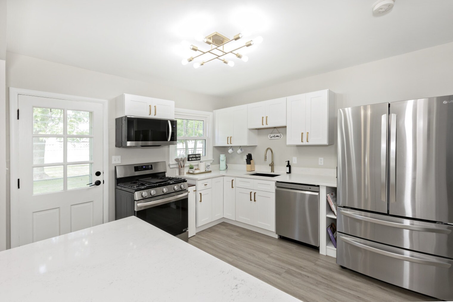 Building Photo - 754 Hemlock Dr