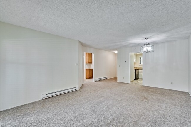 Building Photo - 1st floor corner unit - In Door Laundry- Easy Access to 880 and 237