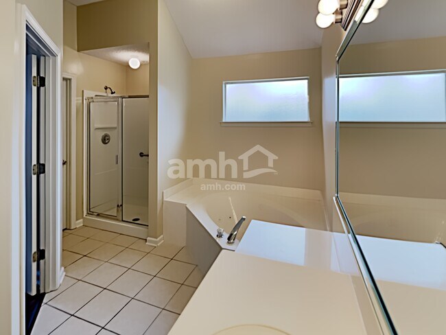 Building Photo - 8396 Cross Pointe Drive