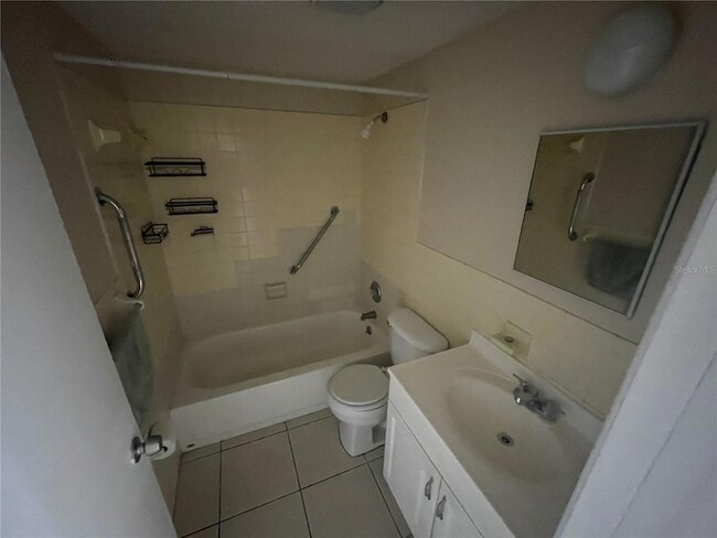 Building Photo - 4128-4126 Shoreline Dr