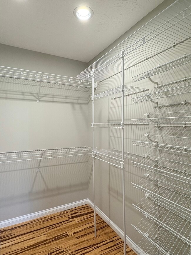 Building Photo - 968 Brookwood Dr