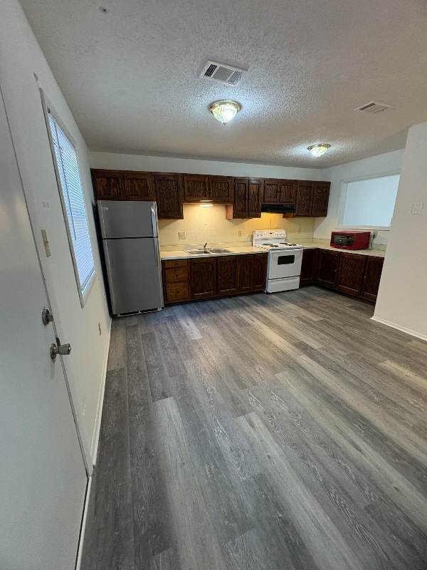 Building Photo - 313 S Bailey St