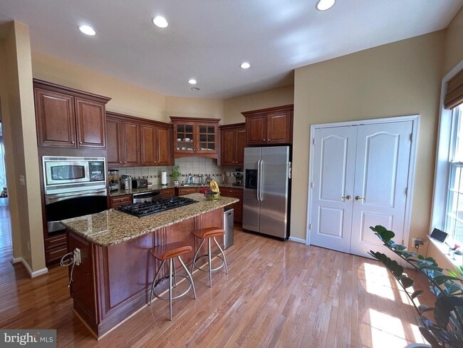 Building Photo - 22098 Avonworth Square