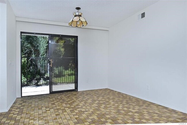 Building Photo - 4061 Falling Leaf Dr