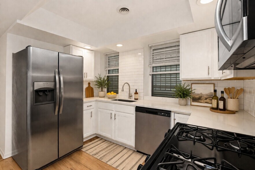 Building Photo - 1739 W Beach Ave