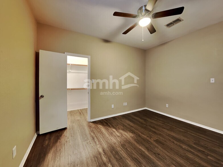 Building Photo - 8608 Rainy Lake Dr
