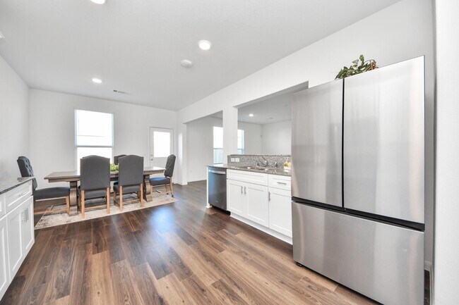 Building Photo - 25927 Chicory Dr