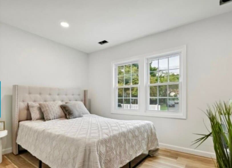 Building Photo - 76 Mitchell St