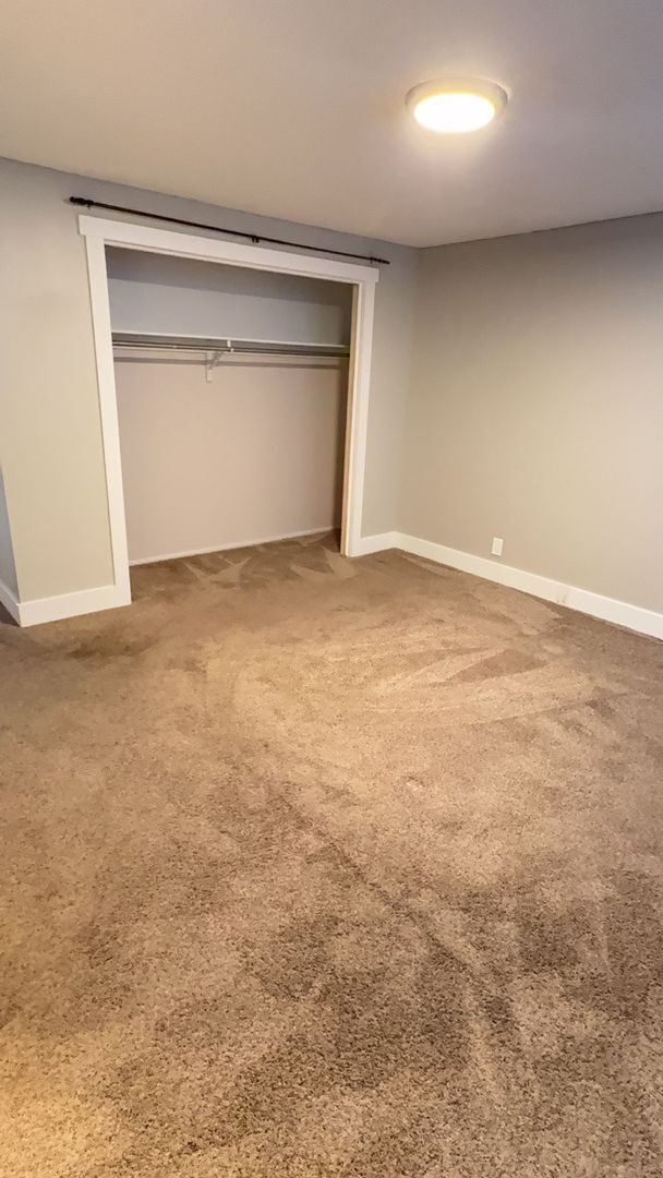 Building Photo - COTTONWOOD HEIGHTS 4 bed 3 bath family home