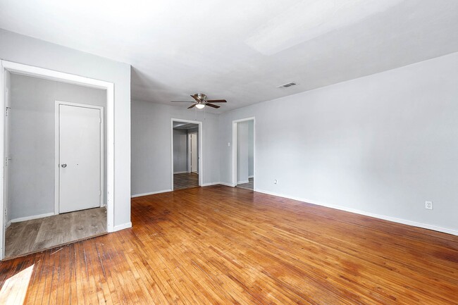 Building Photo - 1503 Acacia Dr