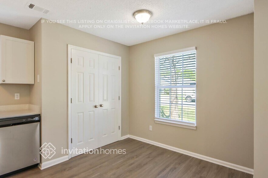 Building Photo - 5663 Chrys St