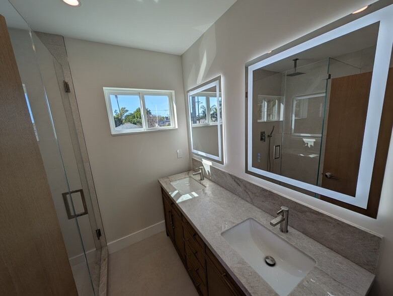 Building Photo - 6330 Mary Ellen Ave