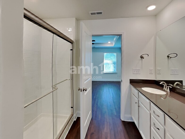 Building Photo - 564 Rivermist Dr