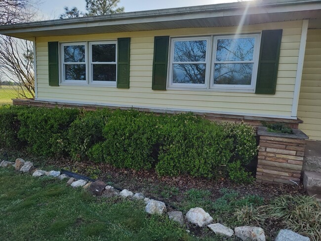 Building Photo - 2025 N 432