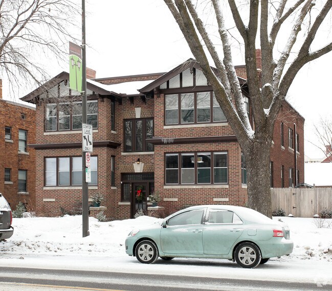 Building Photo - 827 Grand Ave