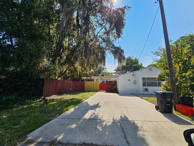 Building Photo - 1822 NW 6th Ave