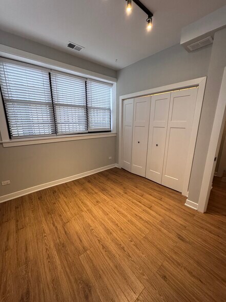 Building Photo - 4628 N Leavitt St