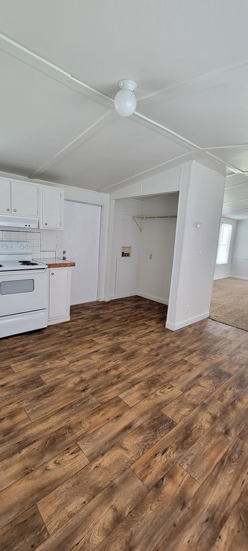 Building Photo - Ready to Move in