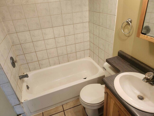 Building Photo - 422 Superior St