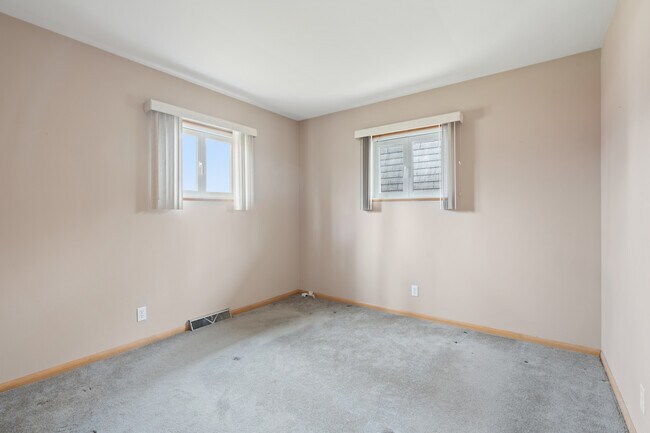 Building Photo - 537-541 N Edgelawn Dr