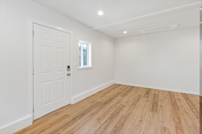 Building Photo - 2820 19th Ave S