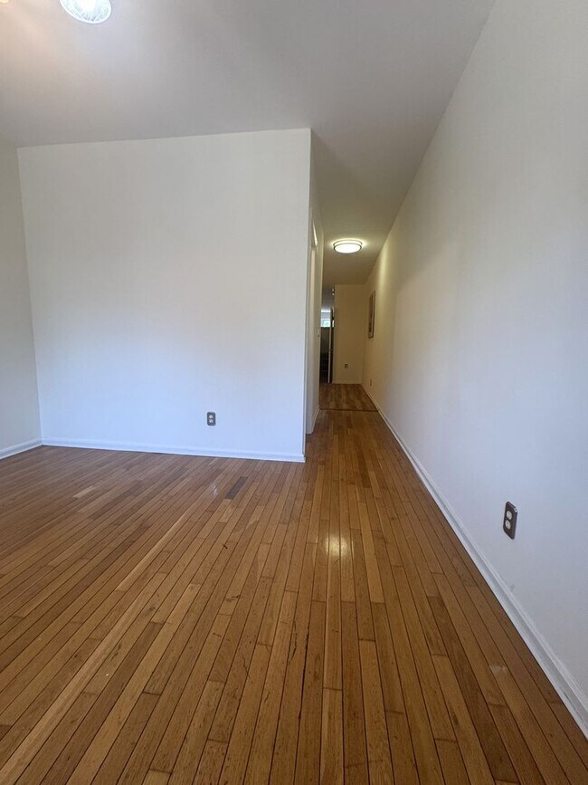 Building Photo - 3BR/1.5BA Historic Townhouse in the Heart of Shaw with Parking
