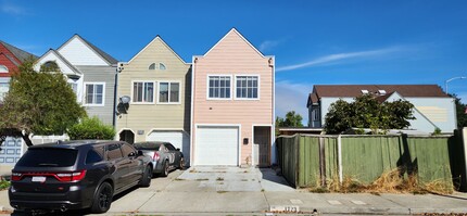 Building Photo - 2 bedroom 2 bath townhome close by Richmon...