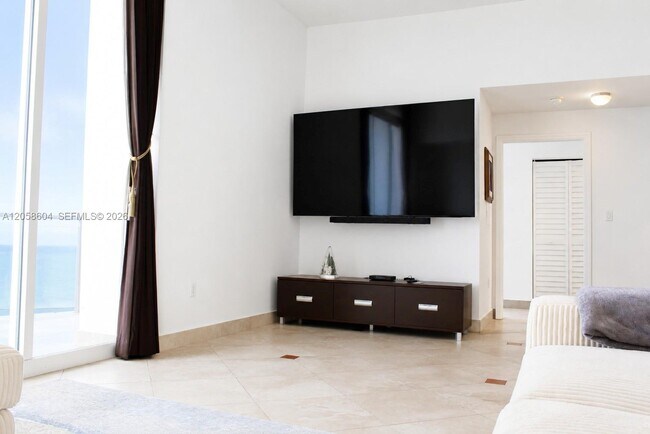 Building Photo - 16699 Collins Ave