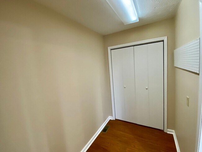 Building Photo - 3925 Halehaven Dr