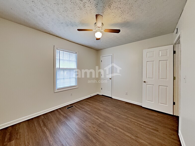 Building Photo - 136 River Walk