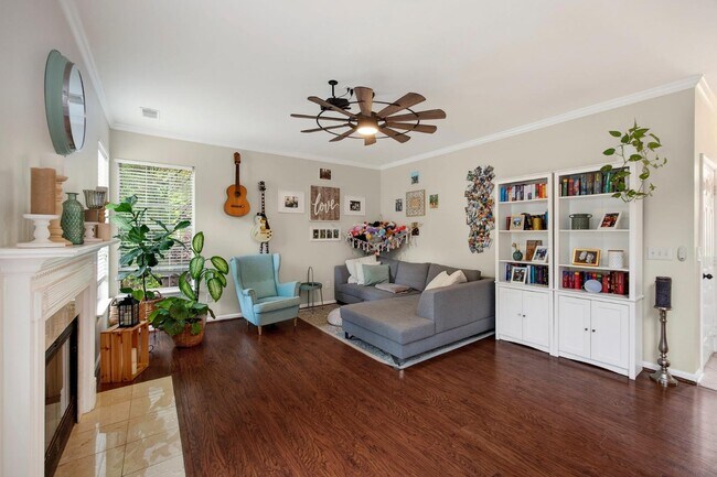 Building Photo - 5409 Dwight Dr