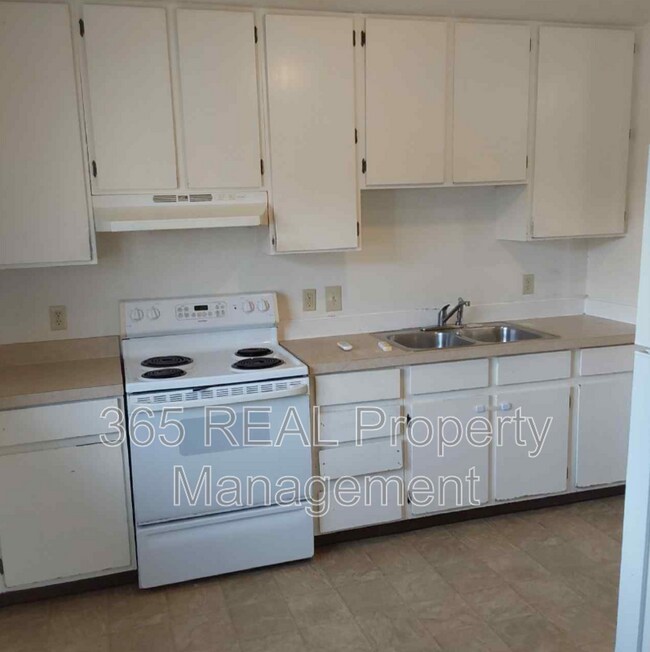 Building Photo - 204 14th St